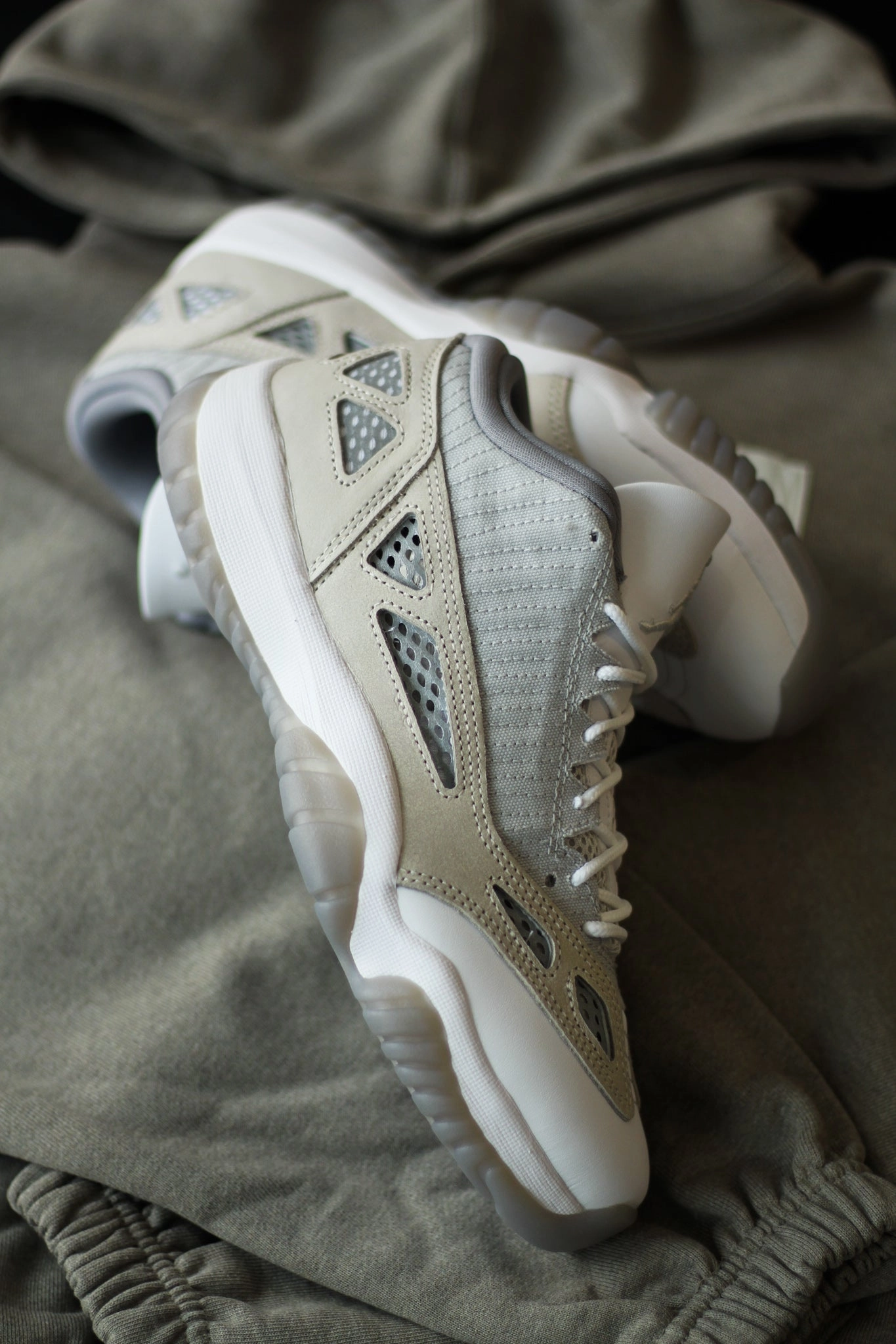 AIR JORDAN 11 RETRO LOW IE LT OREWOOD