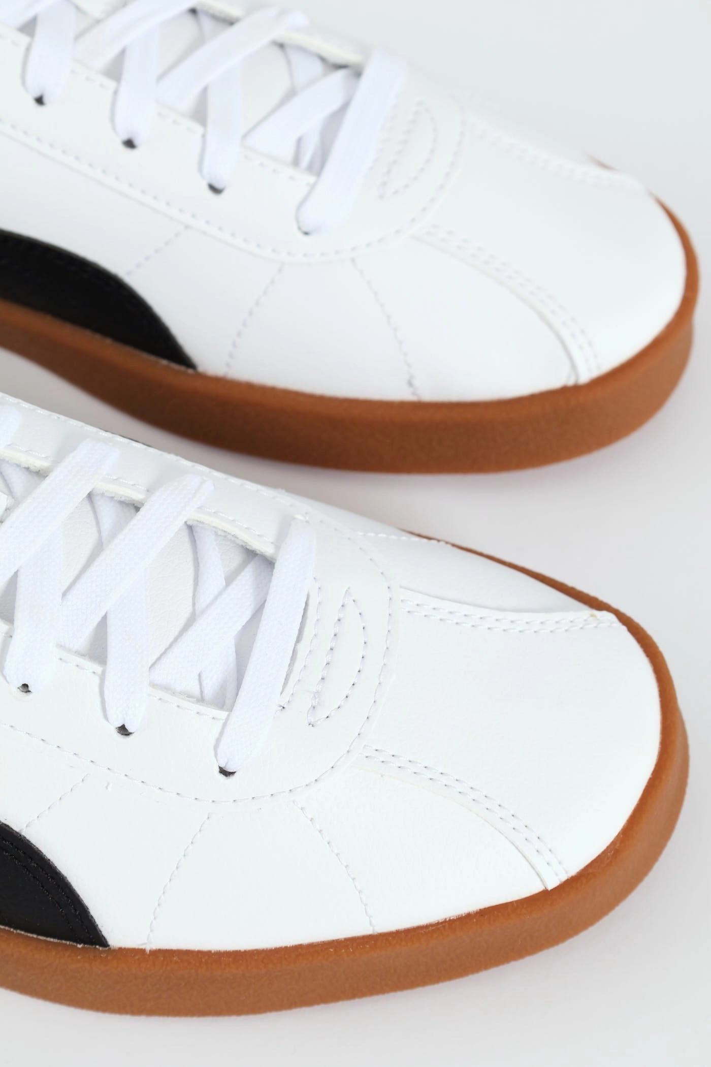 Club II Court Sneaker With Gum Sole - White/Black