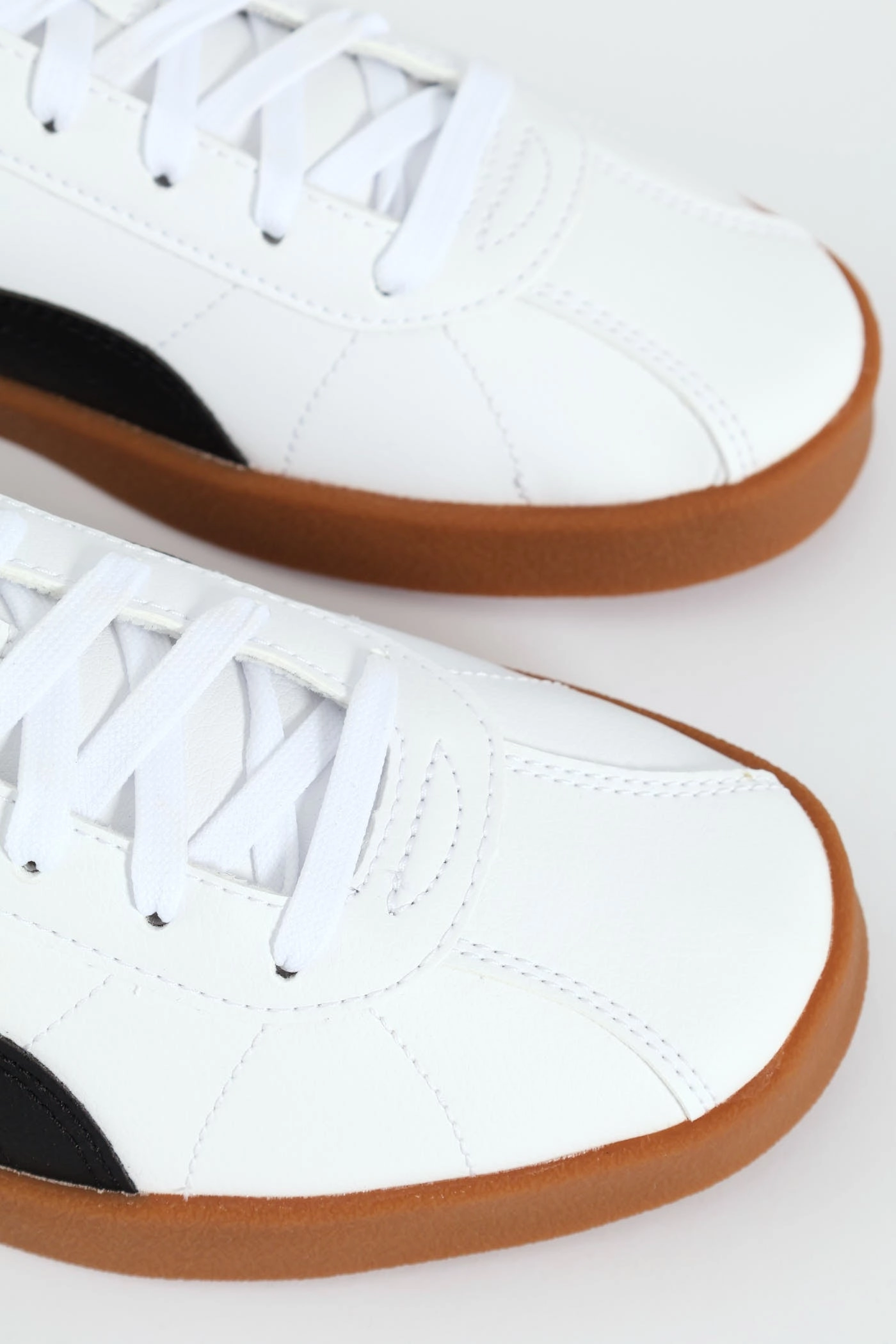 Club II Court Sneaker With Gum Sole - White/Black