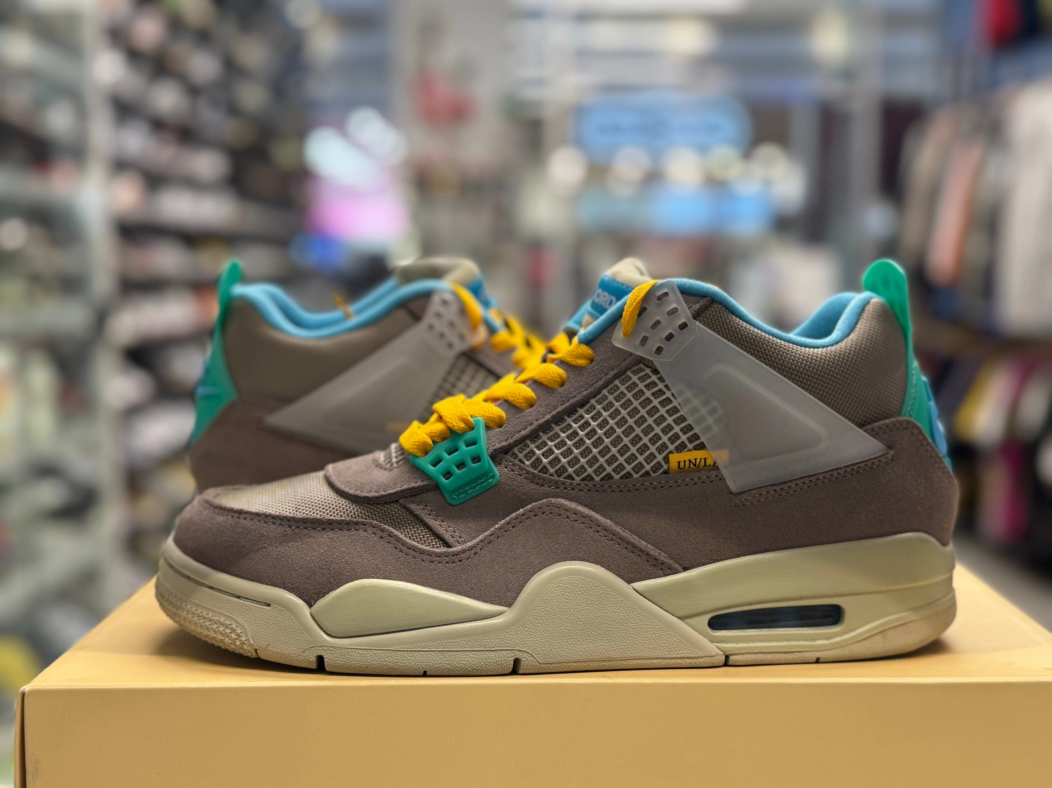PRE OWNED  Jordan Retro 4 SP 30th Anniversary Union Taupe Haze